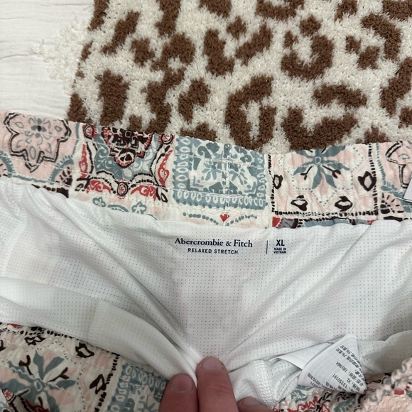 NWT Pull-On Seersucker Swim Trunk - Picture 7 of 8